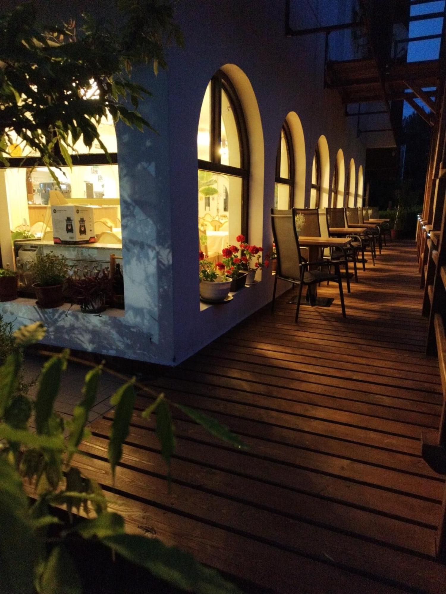 Margareta Etterem Es Vendeghaz Gasthaus Балатонберийнь Екстер'єр фото