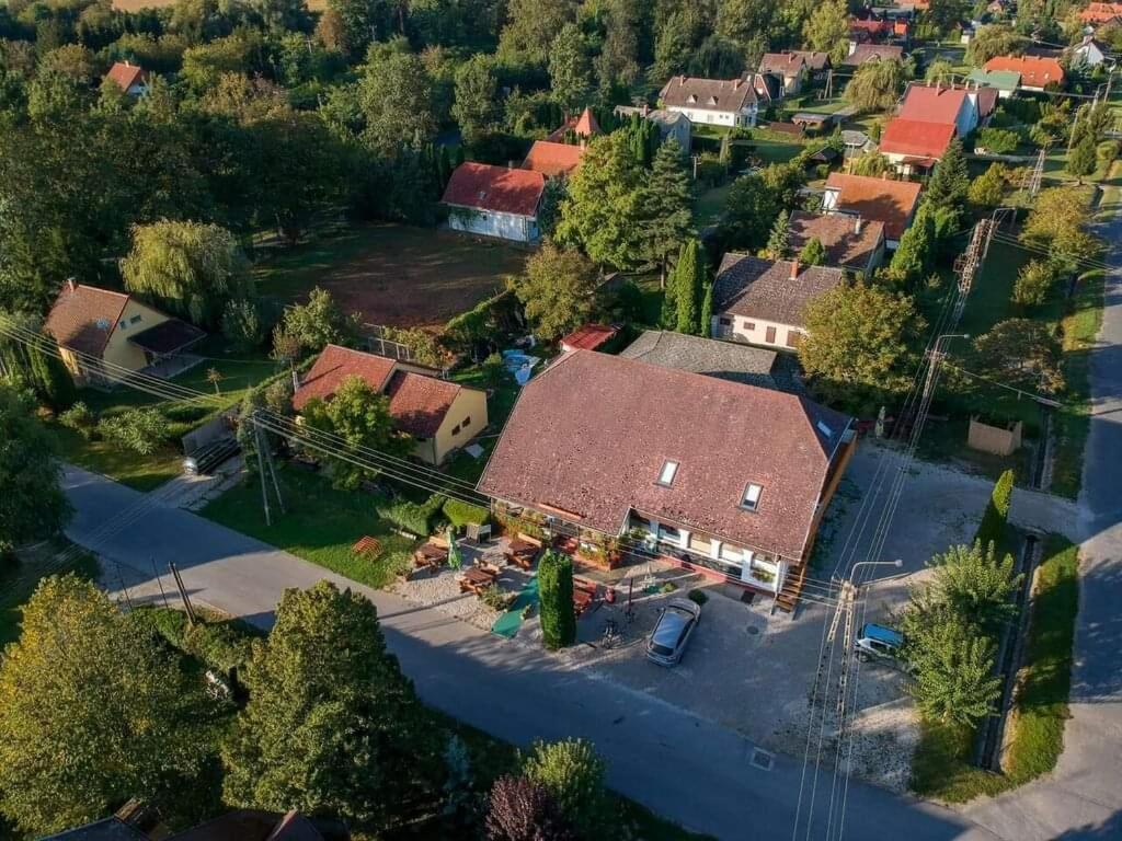 Margareta Etterem Es Vendeghaz Gasthaus Балатонберийнь Екстер'єр фото